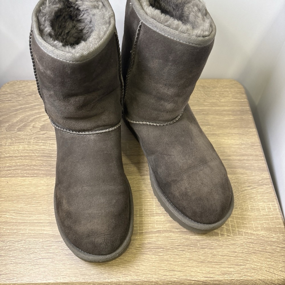 UGG Australia Classic Short Gray Suede Sheepskin Boots Women Size 8